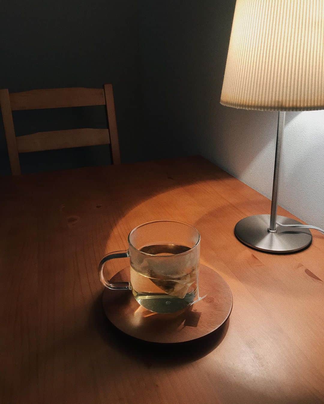 菜香さんのインスタグラム写真 - (菜香Instagram)「毎日たくさん温かいお茶を飲むんだけど、やっぱ寝る前はカモミールティーが1番🌼 身体も温まるしリラックスして寝れる！ 明日も頑張ろう👌🏻 おやすみ😴」2月2日 23時30分 - saika518