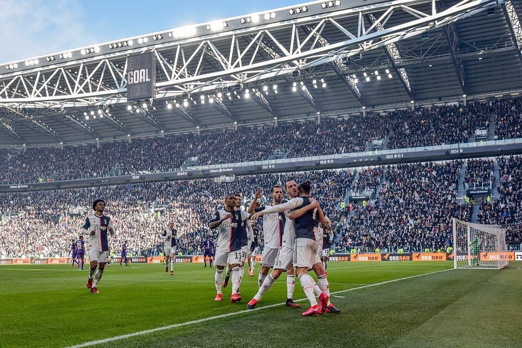 クリスティアーノ・ロナウドさんのインスタグラム写真 - (クリスティアーノ・ロナウドInstagram)「Good to get back to victories and happy to score again in our stadium!⚽⚽ Proud to reach 50 goals with the bianconeri shirt!💪🏽 #finoallafine #forzajuve」2月2日 23時31分 - cristiano