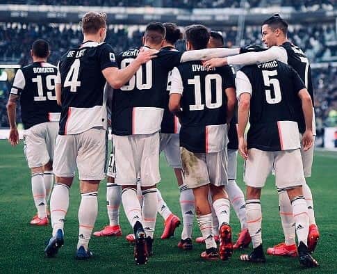 フェデリコ・ベルナルデスキのインスタグラム：「Great job! 💪🏻⚽️⚽️⚽️ #FinoAllaFine #ForzaJuve」