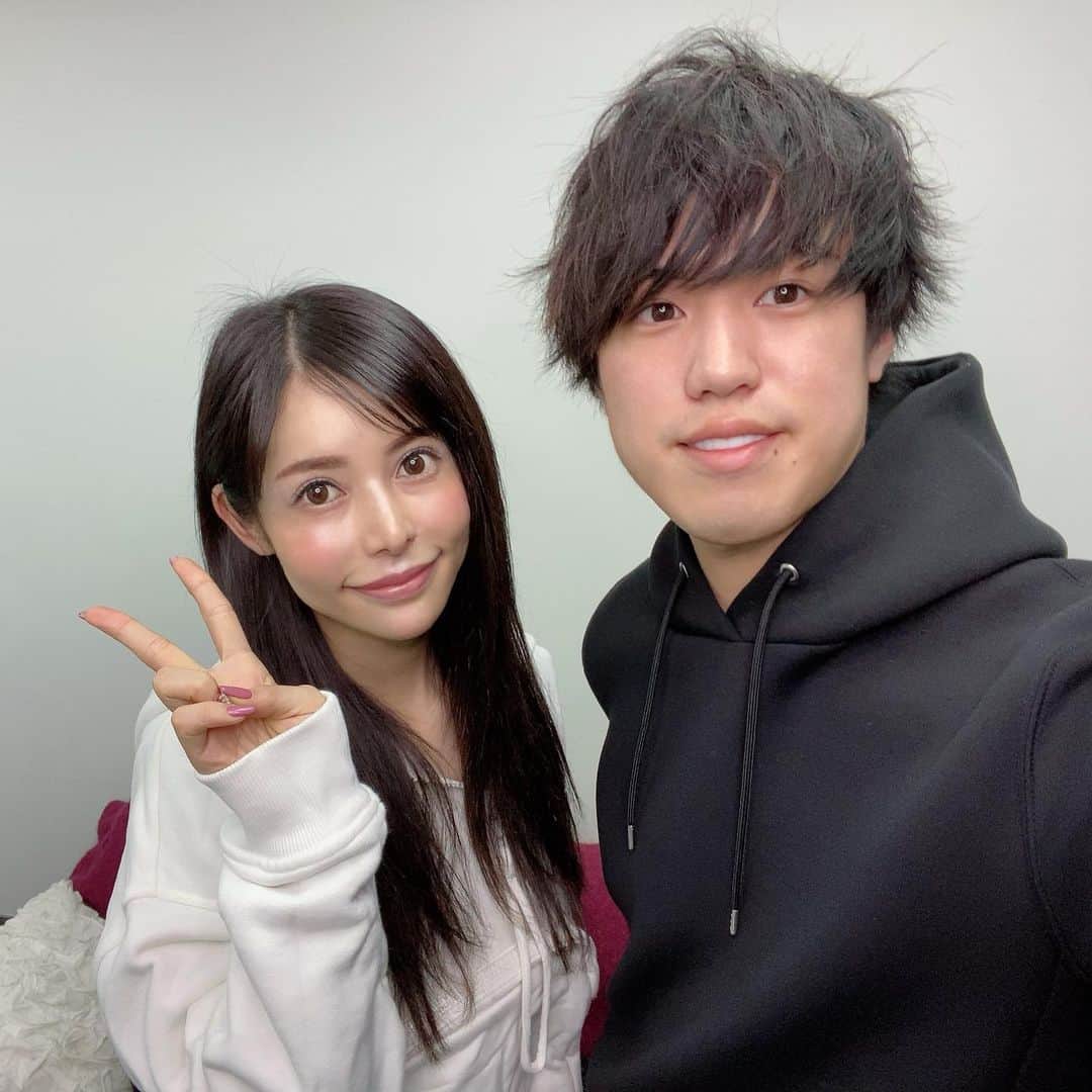 美容整体師川島さん。のインスタグラム：「【カリスマキャバ嬢の椿そらさん】 こんばんは、川島です！👨‍⚕️ . 投稿遅くなったけど、 先日 カリスマキャバ嬢の椿そらさん @sora.tsubaki.official  と撮影してきて、 . 1.椿さんの美容ルーティン 2.二重と涙袋を作る方法 を撮影しました😚 . YouTubeで公開してるので、 見てみてください😊 . やはりカリスマキャバ嬢は 普通の美容法じゃなかったですw . Ps. 整体KAWASHIMA〜TOKYO〜 新店舗 場所決まりました！ 東京都 三田 に出します！🎉 . #整体KAWASHIMA #美容整体師川島さん #椿そら #キャバクラ #歌舞伎町 #歌舞伎町キャバ嬢 #YouTuber #整体 #マッサージ #ストレッチ」