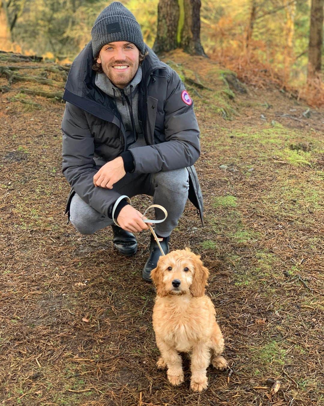 サム・ギャラガーのインスタグラム：「First Sunday walk with the boy 🐶🤎」