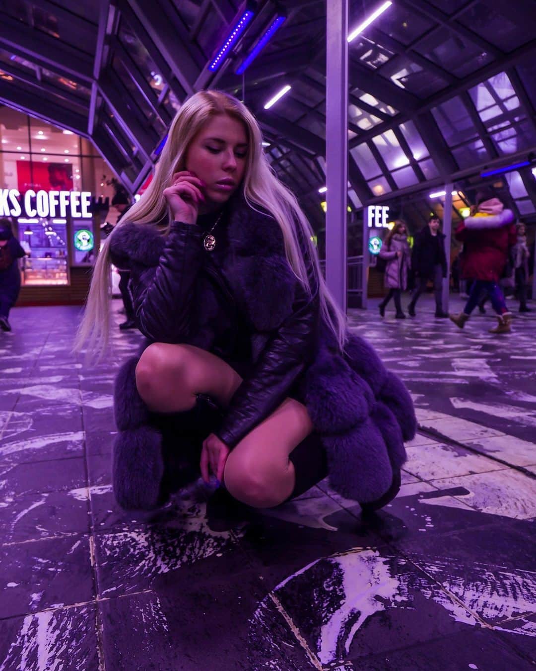 ALINA AKULAのインスタグラム：「Терпение и труд мне не идут 😈 Получила первый годовой шенген, с удовольствием обкатаю!) Порекомендуйте, пожалуйста, страны и города💜 ✈️」