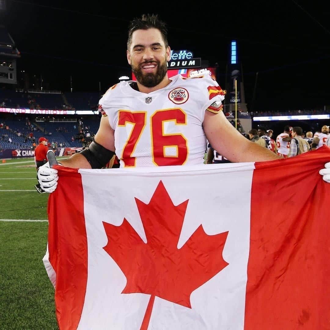Clarins Canadaさんのインスタグラム写真 - (Clarins CanadaInstagram)「Good luck to @laurentduvernaytardif and the whole Kansas City @chiefs team for tonight’s Super Bowl game, @clarinscanada is with you!  Go @chiefs Go!👊🏈 ⁣__________ ⁣Bonne chance à @laurentduvernaytardif et à toute l’équipe des @chiefs de Kansas City pour le match du Super Bowl de ce soir, @clarinscanada est avec vous !  Go @chiefs Go !👊🏈 ⁣. ⁣. ⁣. ⁣📸 : @laurentduvernaytardif ⁣#LaurentDuvernayTardif #ChiefsKingdom」2月3日 5時30分 - clarinscanada