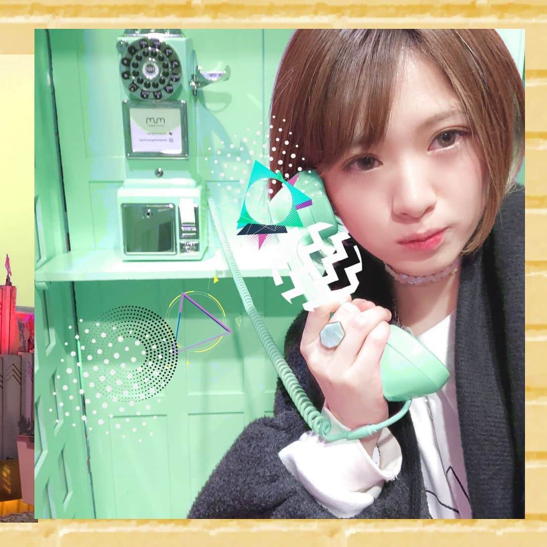 たぴみるのインスタグラム：「昔の自分と話せる電話があればいいのになぁ💭💭 #舞浜 #加工 #電話ボックス #ミントグリーン」