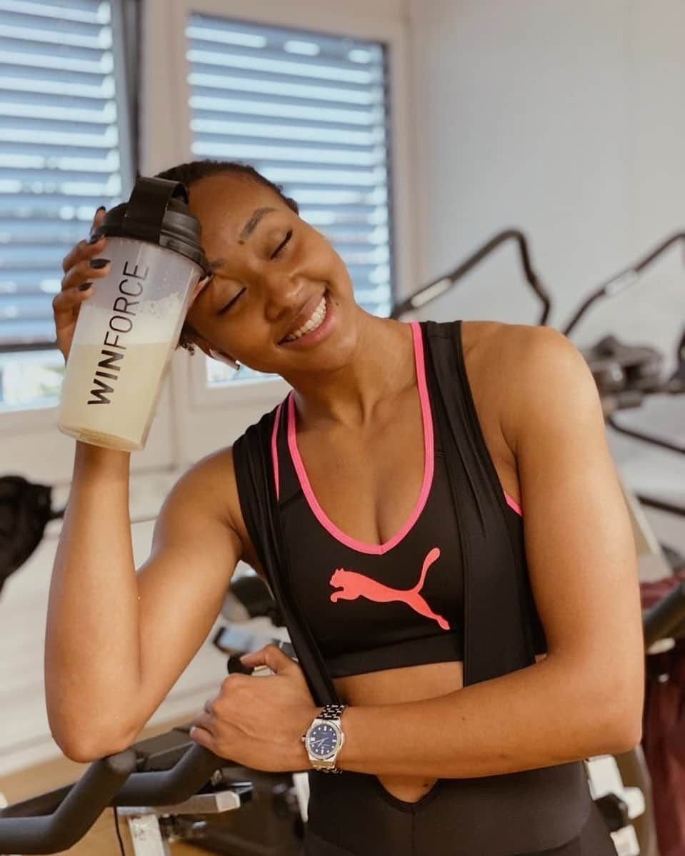 サラ・アチョさんのインスタグラム写真 - (サラ・アチョInstagram)「First 🚴🏽‍♀️ session post surgery 🥵 One step closer to being able to ruuuun 🏃🏾‍♀️💨 @wf.winforce always got my back 🙏🏾 #StillRoadtoTokyo #roadtorehab #rehab #kneesurgery」2月3日 0時16分 - sarah_atcho