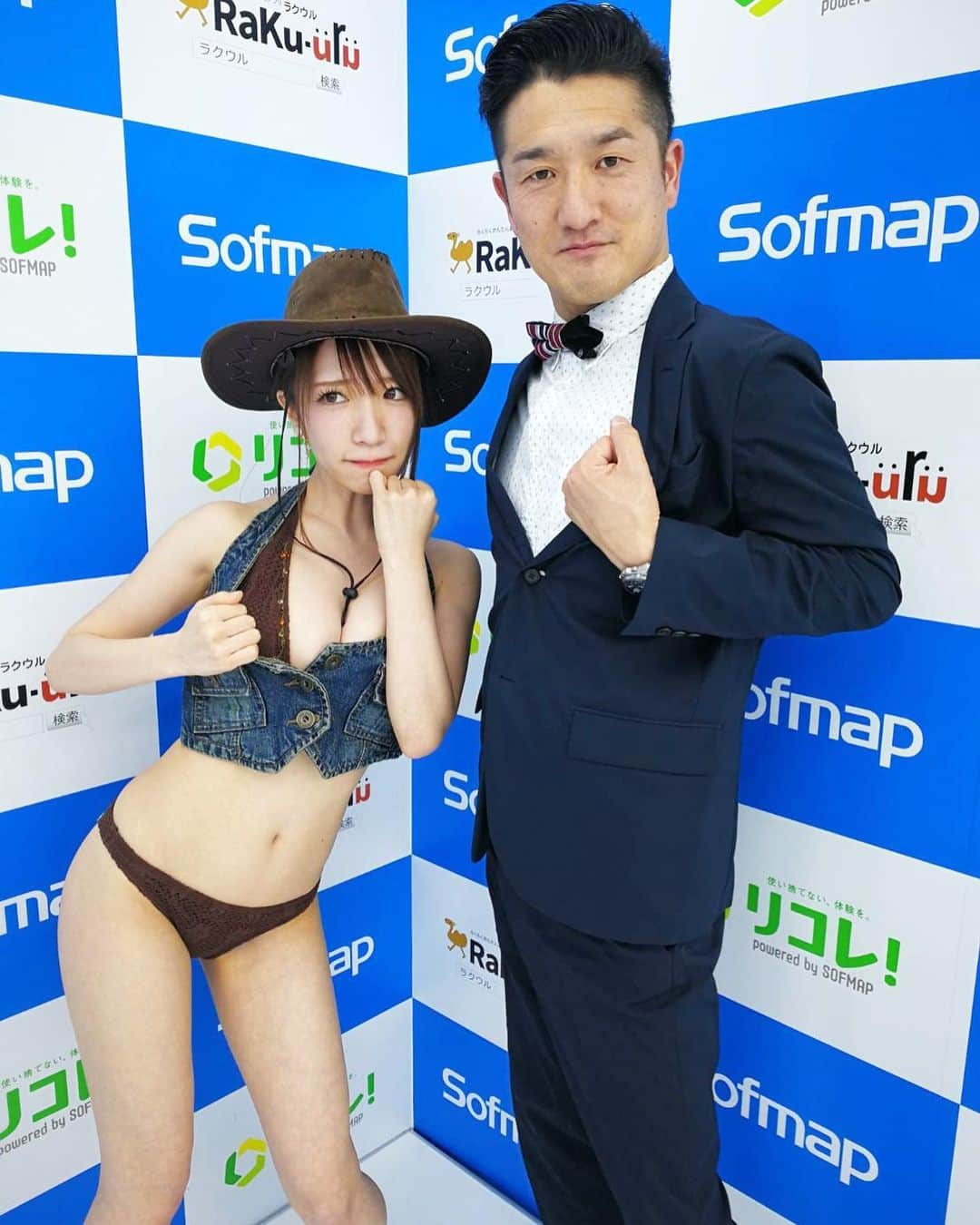 菊地智義さんのインスタグラム写真 - (菊地智義Instagram)「清水あいりちゃんDVDイベント。 握手や撮影の神対応を見て思ったのは、童貞以外も殺し始めてるなと笑 腐り精神を根底に謙虚に頑張る姿は美しかったです！ 皆さんありがとうございました。 #清水あいり #URECCO #アナザーヘブン #童貞を殺す空手 #アイドル #idol #グラビア #グラドル #マイロール #ソフマップ #キクチウソツカナイ」2月3日 0時55分 - potatokikuchi2