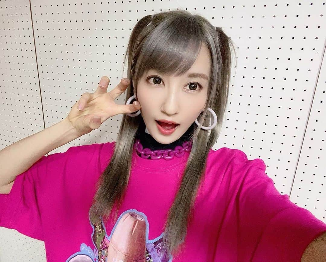 平原ゆかさんのインスタグラム写真 - (平原ゆかInstagram)「KGBLIVE🧸💗 #ハーフツイン  #ハーフツインテール  #にゃんにゃんの日  #ツインテールの日  #youtuber  #ライバー  #撮影会モデル  #撮影会  #アイドル  #pop  #サロンモデル  #カラー  #ショッキングピンク  #instadaily  #instafood」2月3日 2時36分 - hiraharay