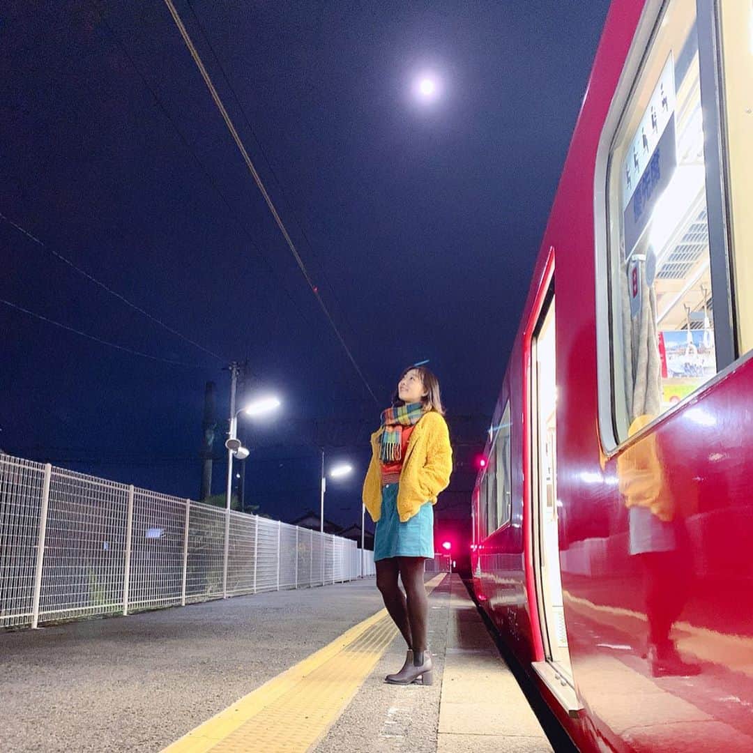 須田亜香里さんのインスタグラム写真 - (須田亜香里Instagram)「もしも SKE48に入っていなかったら…の 須田亜香里役での #名古屋行き最終列車 キャバ嬢姿、バレリーナ姿、バックパッカー姿、失恋姿… やってみたかったこと、してそうなこと、詰め込んでいただきました。 . 観られなかった地域の皆さんも 2月3日に #ひかりtv 2月4日〜 #dtvチャンネル 2月19日〜 #テレビ神奈川 2月23日〜 #ひかりtvチャンネル4k チャンスがあります！ぜひ❤️ . #名古屋行き最終列車 #名鉄電車 #ありがとう #月が綺麗ですね  #ske48 #須田亜香里 @nagoyayuki2019 #オフショット #キャバ嬢 #バレリーナ  #バックパッカー #失恋」2月3日 3時06分 - akarisuda