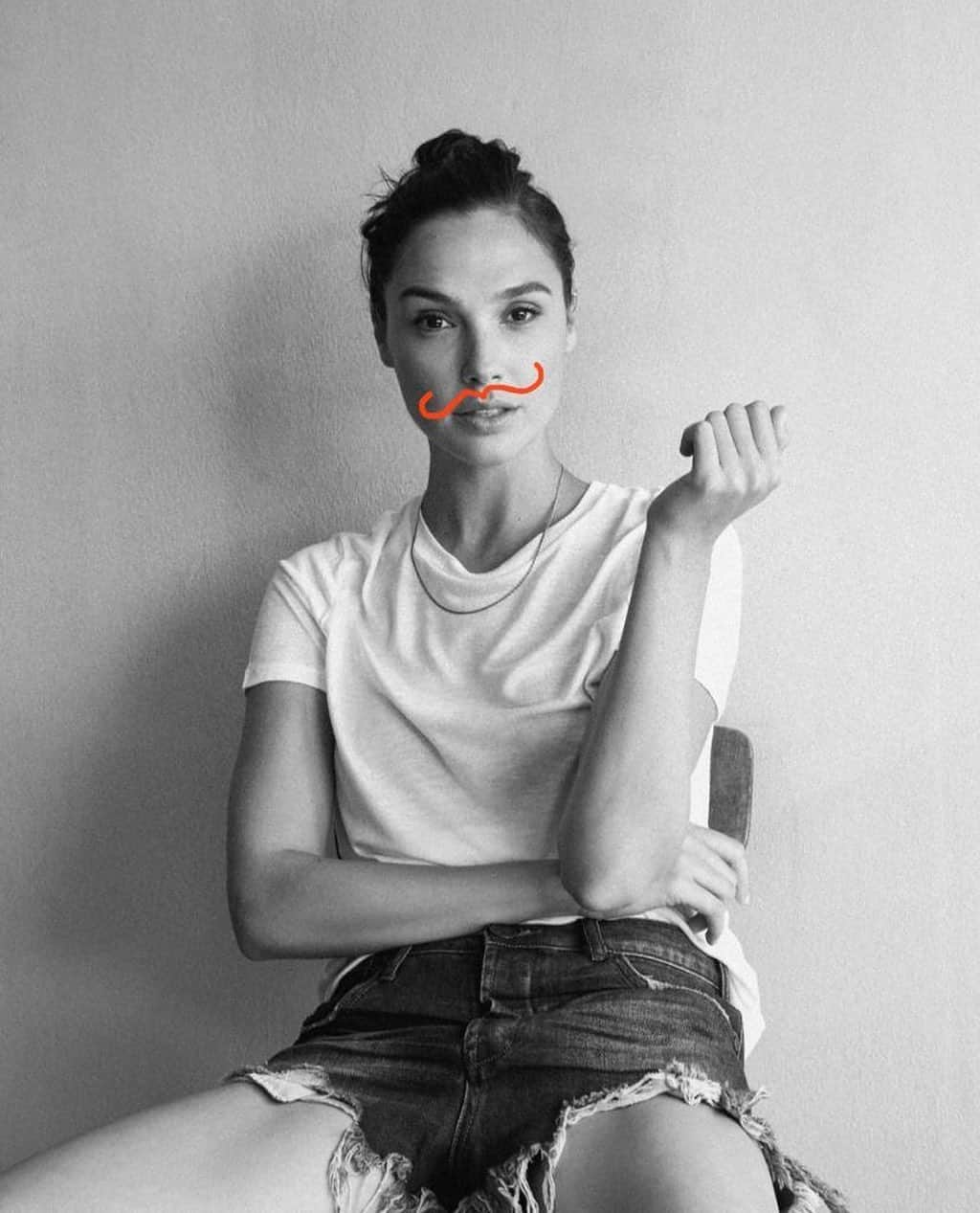 ガル・ガドットさんのインスタグラム写真 - (ガル・ガドットInstagram)「Orange is the new 'stache 🧡 @dudihasson1」2月3日 3時03分 - gal_gadot