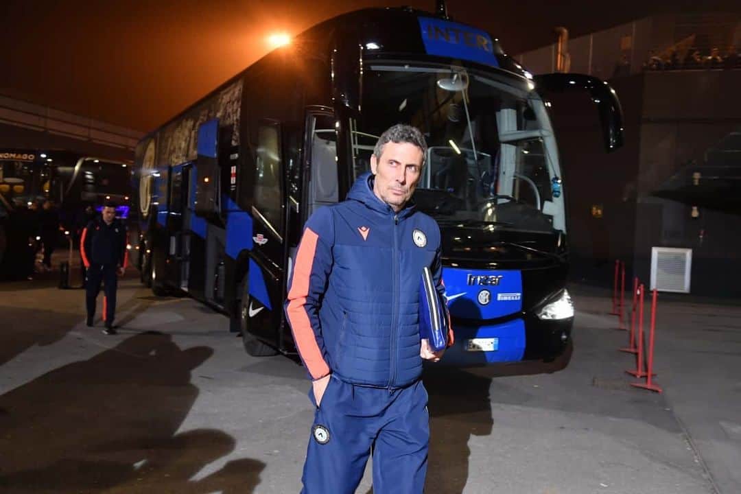 ウディネーゼ・カルチョさんのインスタグラム写真 - (ウディネーゼ・カルチョInstagram)「I bianconeri sono arrivati alla Dacia Arena #UdineseInter #ForzaUdinese #AlèUdin」2月3日 3時47分 - udinesecalcio