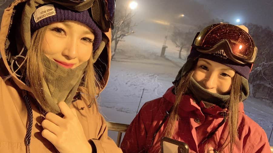 DJGEKIKARAのインスタグラム：「ナイターもバッチリ楽しんだよっ❄️☃️❄️☃️❄️☃️ 神立のナイターも楽しみだなっ❤️💛💜 #北海道 #ルスツリゾート #ニセコ #ヒラフ #いつメン #スノーボード #スノーボード女子 #大好きな友達」