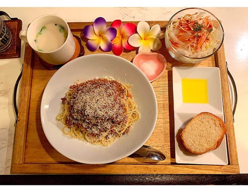百合華さんのインスタグラム写真 - (百合華Instagram)「昨年に引き続き2020年も『河原町のカフェで今年人気のおすすめ30店』に選んでいただき誠にありがとうございます❤️ ﻿ ﻿ https://retty.me/theme/100324200/﻿ ﻿ 世界中を旅して出逢った絶品メニューや素敵なインテリア&食器達に囲まれたパワースポット的な空間のカフェです✨﻿ ﻿ もちろん猟師ならではのジビエ肉メニューも御座います🦌🎶🐗🎶🦌 ﻿ ﻿ ボリュームたっぷりな『美山猪のボロネーゼset(1500yen)』もお仲間入りしたので、気になる方は是非１度召し上がってみてください🍝💕 ﻿ ﻿ 日々繰り返される日常の慌ただしさを一旦忘れ様々な異国感を堪能出来る、そんな心ときめくひとときを『Re:CAFE』でお過ごし下さいませ❤️ ﻿ ﻿ #japan﻿ #kyoto﻿ #京都﻿ #下京区﻿ #寺町通り ﻿ #四条﻿ #カフェ﻿ #cafe﻿ #@recafekyoto ﻿ #リカフェ﻿ #京都カフェ﻿ #河原町カフェ﻿ #四条カフェ﻿ #寺町カフェ ﻿ #おすすめカフェ﻿ #ランチタイム﻿ #絶品 ﻿ #ジビエ料理﻿ #ボロネーゼ﻿ #世界遺産巡り ﻿ #旅﻿ #trip ﻿ #travel ﻿ #異国感 ﻿ #心ときめく﻿」2月3日 13時41分 - yurika.lovelily