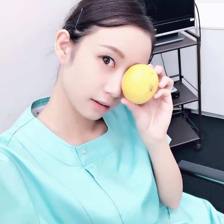筒井萌子のインスタグラム：「* 【📣情報解禁🐻】 舞台出演決定❣️ 数多くの映画やドラマで監督をされている 木村ひさし監督の舞台にメインキャスト 看護師・白鳥清美役で出演します💉👩🏼‍⚕️ 沢山の方にみにきてほしいです◡̈♥︎ チケット販売は本日19時から。 よろしくお願いします*•.❥◡̈* ・ 人気漫画『女医レイカ』を初の舞台化！ 連載当時から最新社会状況を反映しつつ、心療科医の氷室レイカを中心に現代人の心に潜む病に向き合い治療をしていくヒューマンドラマである本作。インターネットが発展し、人々の生活に欠け替えのない存在となることにより、様々な可能性が広がった現代だが光があれば必ず影があるように、その弊害によってまた多くの心の病が人の心を蝕んでいるのも事実。 世界最高峰の心療科医であるレイカはこの現代社会に渦巻く難病に対して如何に立ち向かっていくのか？ ★日時 令和２年３月５日（木）～８日（日） ★劇場 池袋シアターグリーンBASETHEATER ★総監修 剣名舞（女医レイカ／ザ・シェフ） ★総合演出 木村ひさし（ＡＴＡＲＵ／民王／99.9～刑事専門弁護士～／仮面病棟） ★演出／脚本 鳳恵弥（ＡＣＴＯＲ‘Ｓ　ＴＲＩＢＥ　ＺＩＰＡＮＧ　首魁） ★日時 ３月５日１５時～／１９時～ 　６日１４時～／１９時～ 　７日１２時～／１５時３０分～／１９時～ 　８日１２時～／１６時～ ★チケット Ｓ席　８０００円 ⇒Ｓ席特典①２月１４日までにご購入のお客様は 『剣名舞×木村ひさし×鳳恵弥／舞台化記念特別 トークイベント』にご招待 ※２月１５日１９時～　都内にて開催　要申し込み ※その他出演者等のイベント詳細はACTOR'S TRIBE ZIPANG公式twitter参照 ②舞台化記念新装版『女医レイカ』第１巻　ゴマブックス刊　プレゼント ※複数枚お申し込みの方は２枚目以降２巻、３巻、４巻とご交換出来ます。 Ａ席　６０００円 ・ チケットの発売は本日から💕 令和２年２月３日１９時～ ぜひぜひ観に来てください✨ お会いできるのを楽しみにしています◡̈♥︎ お友達で来てくれるー！って方 私に教えてください💕 ・ #筒井萌子 #舞台 #女医レイカ　 #女優 #actress #モデル #model #岡山  #shooting #instagood #instalike #converse #撮影 #followme #instalike #ゴルフ #ゴルフ女子 #ゴルフコーデ #골프 #좋아요반사 #좋아요그램 #좋아요환영 #데일리그램 #패션 #오오티디 #카페 #카페」