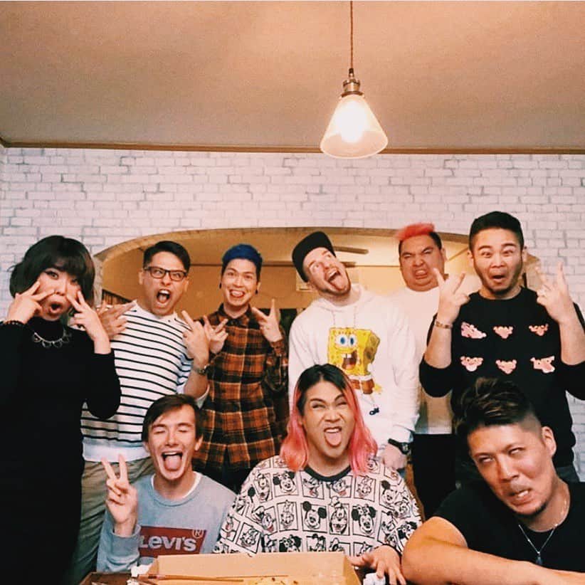 町田宏器さんのインスタグラム写真 - (町田宏器Instagram)「いまさらの正月記録w 2020あけましておめでとうございます 1/3に27さいにもなりました 髪もピンクになりました  これからもよろしくお願いいたします」2月3日 14時13分 - hirokinawa