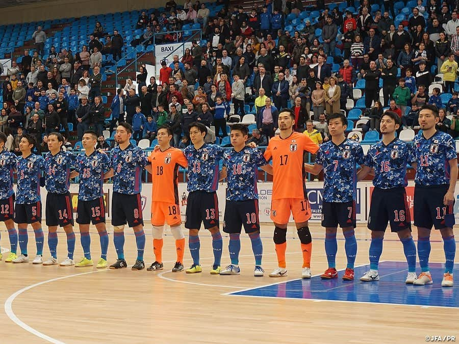 日本サッカー協会さんのインスタグラム写真 - (日本サッカー協会Instagram)「#フットサル日本代表 2020年最初の親善試合で白星を飾る【海外遠征（1/28-2/8@スペイン）】 ・ 📅2/2(日) 12:00KO 📍PABELLON MUNICIPAL A MALATA（スペイン/ガリシア） ・ フットサル日本代表‪🇯🇵　3-2（前半2-1、後半1-1）O PARRULO FERROL ・ ⚽3分　#清水和也 (#コルドバパトリモニオ ) ⚽9分　#星翔太 （#名古屋オーシャンズ ） ⚽26分　#平田ネトアントニオマサノリ （#ADフンダオ ） ・ フットサル日本代表にとって2020年最初の親善試合は、スペイン1部リーグに所属するパルーロフェロールと行いました。昨年末にスペインへ移籍したフットサル日本代表の#森岡薫 選手と#滝田学 選手がプレーするクラブであり、日本人対決が実現した試合は3-2でフットサル日本代表が白星をあげました。 ・ 🎫‬チケット発売中❗️ 国際親善試合‬ 📅2/19(水) 19:05KO(予定)‬ vs フットサルパラグアイ代表🇵🇾 📍北海道／北海きたえーる‬ #daihyo #jfa‬ ・ 👉大会情報はJFA.jpへ」2月3日 14時16分 - japanfootballassociation