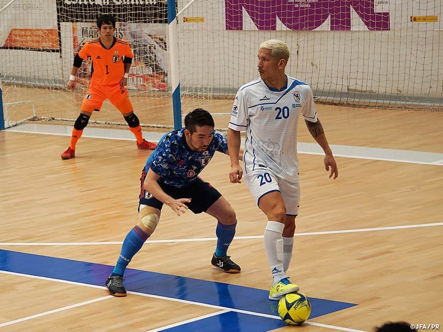 日本サッカー協会さんのインスタグラム写真 - (日本サッカー協会Instagram)「#フットサル日本代表 2020年最初の親善試合で白星を飾る【海外遠征（1/28-2/8@スペイン）】 ・ 📅2/2(日) 12:00KO 📍PABELLON MUNICIPAL A MALATA（スペイン/ガリシア） ・ フットサル日本代表‪🇯🇵　3-2（前半2-1、後半1-1）O PARRULO FERROL ・ ⚽3分　#清水和也 (#コルドバパトリモニオ ) ⚽9分　#星翔太 （#名古屋オーシャンズ ） ⚽26分　#平田ネトアントニオマサノリ （#ADフンダオ ） ・ フットサル日本代表にとって2020年最初の親善試合は、スペイン1部リーグに所属するパルーロフェロールと行いました。昨年末にスペインへ移籍したフットサル日本代表の#森岡薫 選手と#滝田学 選手がプレーするクラブであり、日本人対決が実現した試合は3-2でフットサル日本代表が白星をあげました。 ・ 🎫‬チケット発売中❗️ 国際親善試合‬ 📅2/19(水) 19:05KO(予定)‬ vs フットサルパラグアイ代表🇵🇾 📍北海道／北海きたえーる‬ #daihyo #jfa‬ ・ 👉大会情報はJFA.jpへ」2月3日 14時16分 - japanfootballassociation