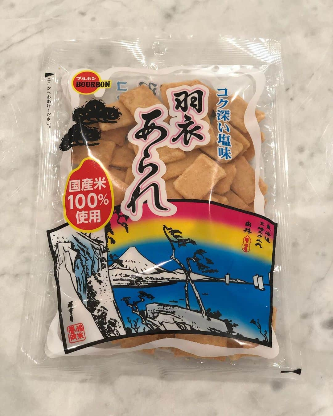 前田健太さんのインスタグラム写真 - (前田健太Instagram)「LAにある日系スーパーで このお菓子見つけた！！ 子供の頃大好きで食べてたやつ！ 懐かしい😊 これは日本全国で売ってるのかな？ #羽衣あられ #懐かしい #パッケージは変わってるような気がする #ずっと変わってないかな？ #子供の頃 #よく食べてた #まさか #アメリカであるとは」2月3日 14時36分 - 18_maeken