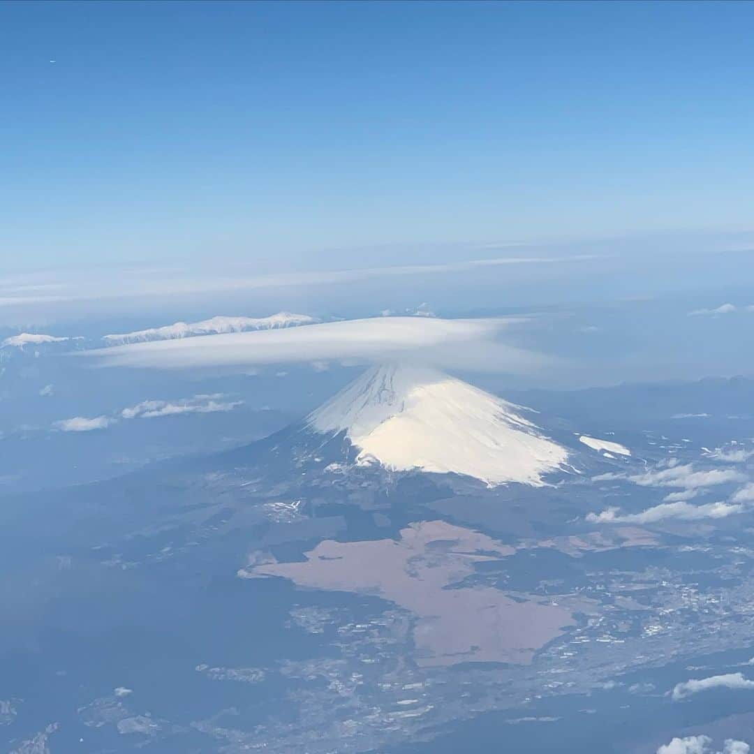 福西崇史さんのインスタグラム写真 - (福西崇史Instagram)「. 富士山🗻も暑いんかな☀️🥵笑 . #こりゃこれで素敵 #タイミング富士 #日除け富士 #富士山 #日除け #雲 #上から #instagood #instaphoto」2月3日 14時37分 - takashi_fukunishi