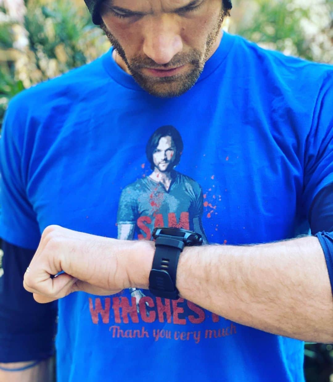 ジャレッド・パダレッキのインスタグラム：「Two weeks left til the #austinmarathon !! Multi-tasking today as I knocked out one of my final long runs AND built up an appetite to gorge during the #superbowl 😁... decided to bring a friend along for extra motivation... #SamF’NWinchester #akf #spnfamily @garmin #garmin」