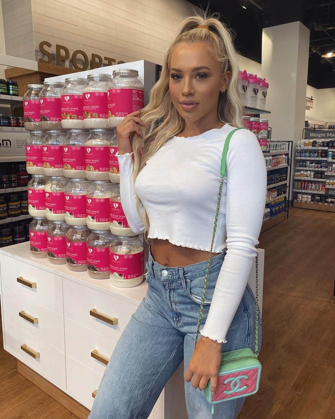 Tammyさんのインスタグラム写真 - (TammyInstagram)「@womensbest is now available in over 750 @vitaminshoppe across the US 🇺🇸🙌🏼 Now you can get all ur faves without the shipping costs or wait 😝」2月3日 7時18分 - tammyhembrow