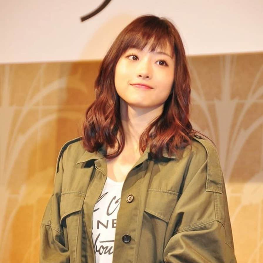 石原さとみ　ファンアカウントさんのインスタグラム写真 - (石原さとみ　ファンアカウントInstagram)「ミディアム巻き髪集 #石原さとみ #ミディアム  #巻き髪 #前髪あり #ディアシスター」2月3日 7時28分 - ishihara_satomi719