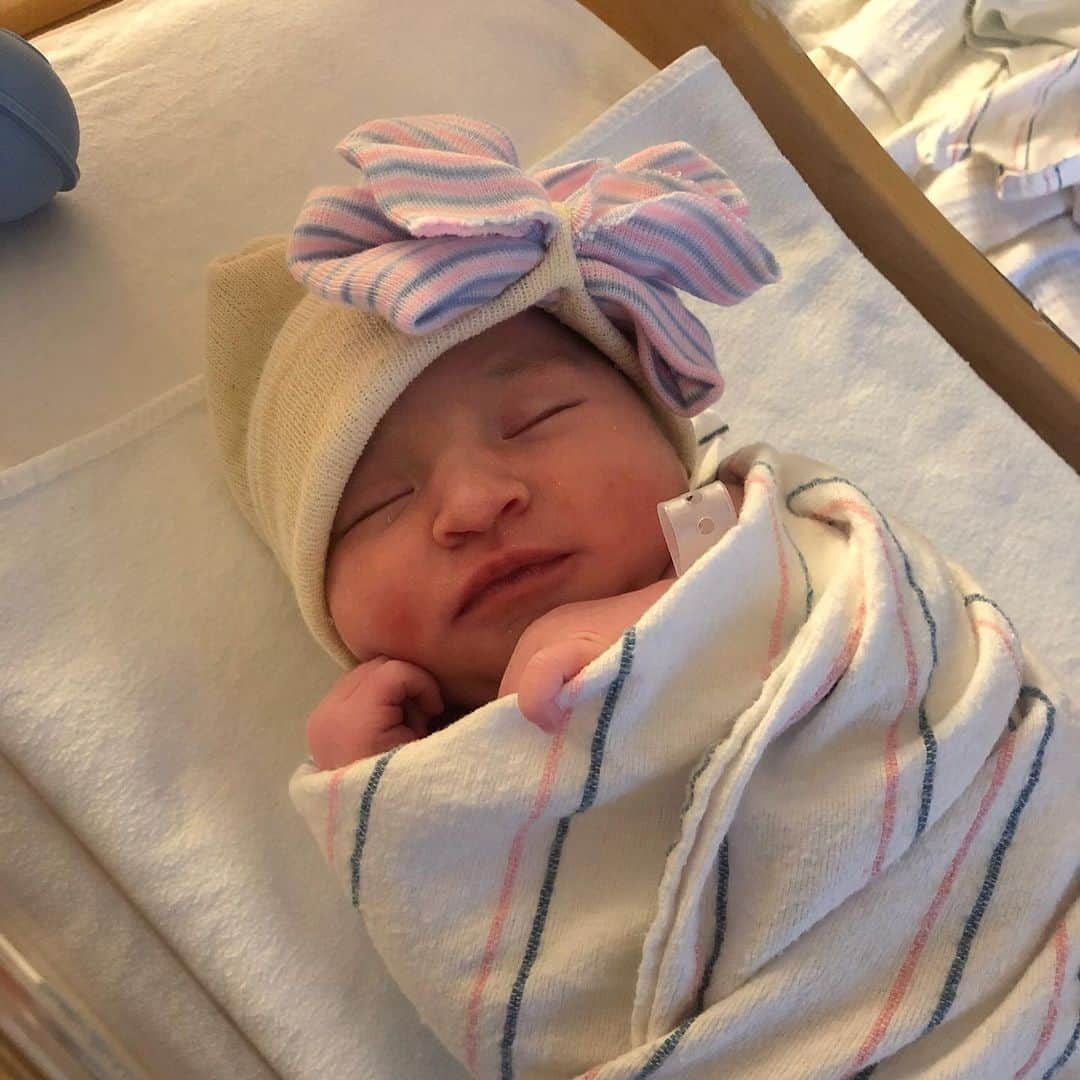 マリッサ・キャステリさんのインスタグラム写真 - (マリッサ・キャステリInstagram)「I am officially an auntie! Welcome to the family Olivia Rae ❤️2.2.20」2月3日 7時24分 - marissacastelli