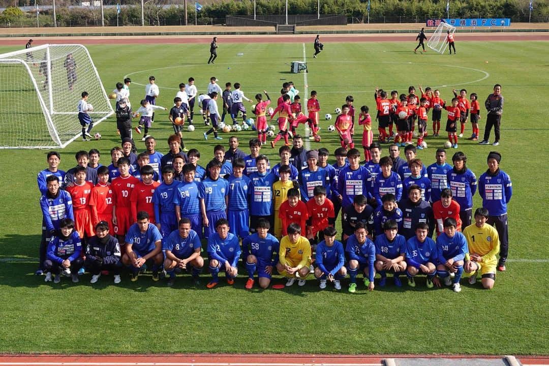 横浜FCさんのインスタグラム写真 - (横浜FCInstagram)「- 宮崎キャンプ6日目。 午前中は、日南市内の小、中、高生を対象にサッカー教室を開催しました。鬼ごっこ、ミニゲームなどを通して、笑顔の絶えない教室となりました。 - #YOKOHAMAFC #横浜FC #HAMABLUE #HAMAPRIDE #jleague #日南 #日南キャンプ #サッカー教室」2月3日 7時42分 - yokohamafc_official