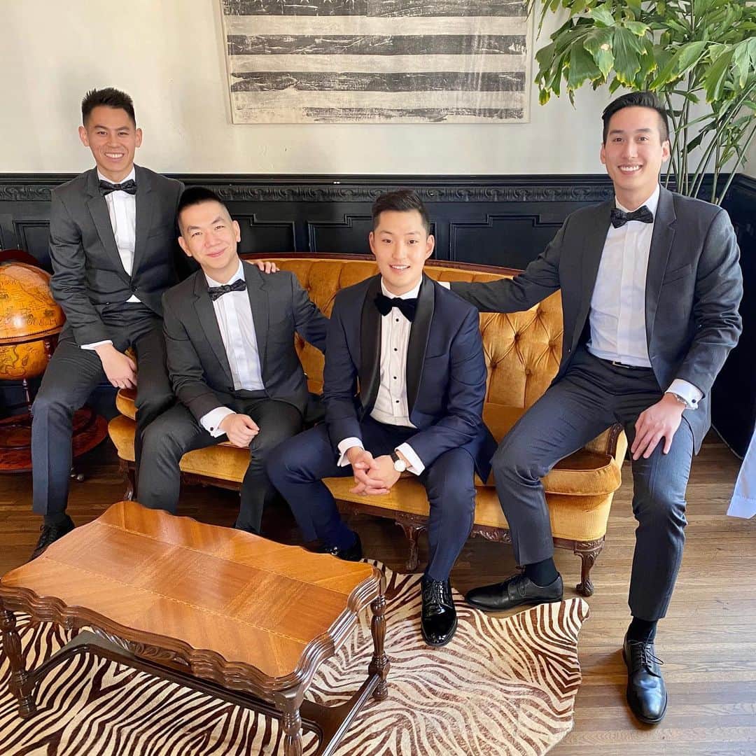 ハワード・シューのインスタグラム：「@_eazy.lee & @gxchoi #finalleemarried 💕」