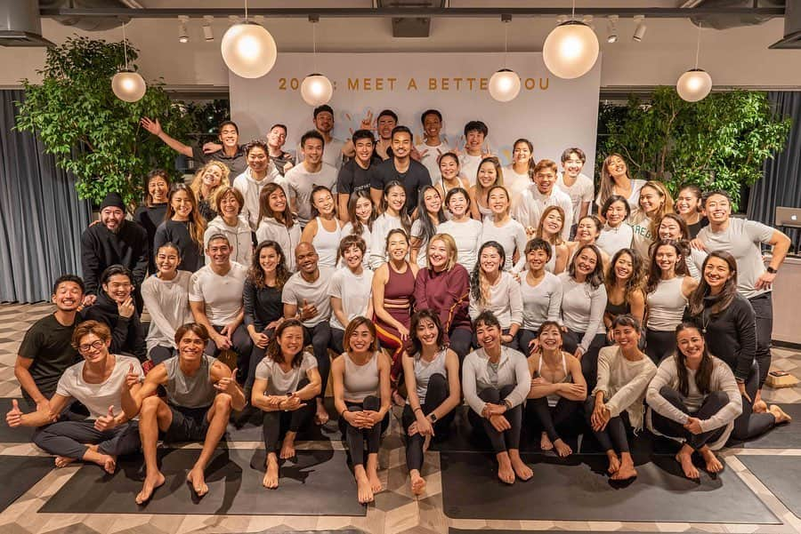 ALEXAさんのインスタグラム写真 - (ALEXAInstagram)「Last week @lululemonjp had created a “Meet a better you” vision&goal event for all of us to attend 🍋✨We all got to share our stories, our fears- and then together we helped each other get over them to start creating whom we want to become in 2020. We established goals, making sure we set specific details of what, where and when. We talked, we laughed, we cried and all together became closer than ever. Thank you @lululemonjp fam 🙏 I am so grateful to have this time with you. It’s so crucial for people to do a self check once in a while and get into alignment: remind ourself of what we want and make sure our actions, words and habits are taking us that direction. Stay focused, so we can meet the better us✨💗」2月3日 7時57分 - alexa_luczak