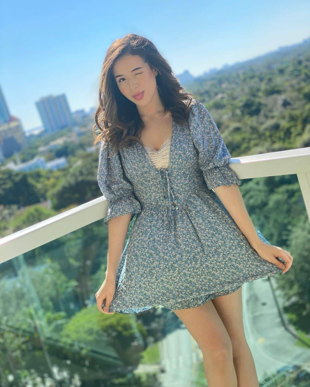 Pokimaneさんのインスタグラム写真 - (PokimaneInstagram)「miami has been lovely 🥰☀️」2月3日 7時58分 - pokimanelol