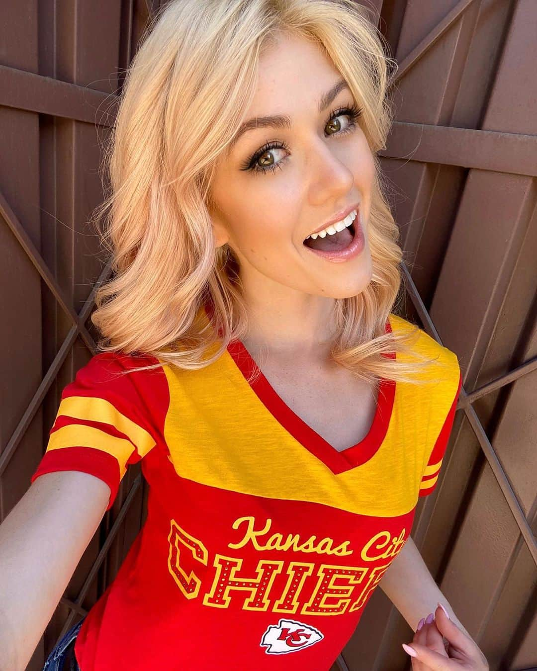 キャサリン・マクナマラさんのインスタグラム写真 - (キャサリン・マクナマラInstagram)「You gotta fight for the right to PARTY!!! Sending a little love to Ma-homies the @Chiefs! ♥️🏈💛 Go get em, boys! Bring one home for the #CHIEFSKINGDOM! 💥 #SuperBowlLIV #touchbyalyssamilanlo」2月3日 8時24分 - kat.mcnamara