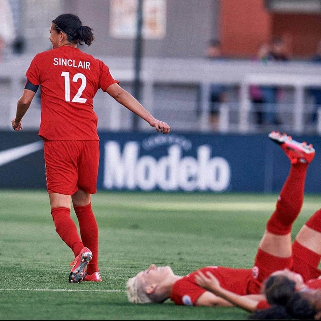 ソフィー・シュミットのインスタグラム：「🐐 Here's Sinc! Always making Canada proud. (A couple days late. Sorry) So many words that could be written for how awesome and amazing this human is.. here are some photos instead. Congrats on record and for being too cool for instagram. #CanWNT」