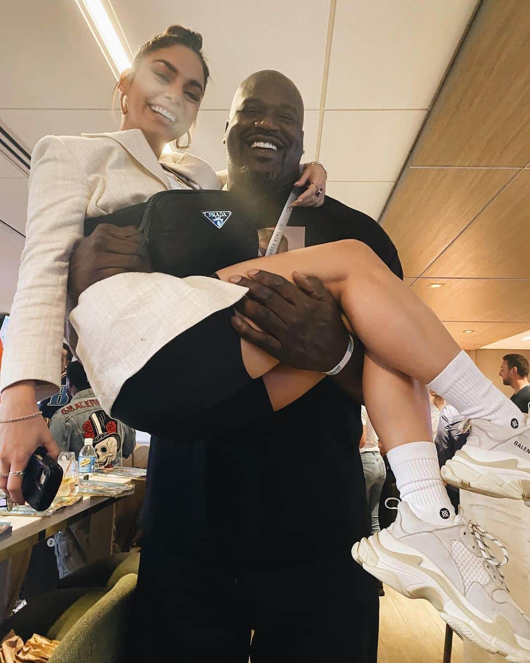 ヴァネッサ・ハジェンズさんのインスタグラム写真 - (ヴァネッサ・ハジェンズInstagram)「Well, this happened 😂😂😂 @shaq」2月3日 8時43分 - vanessahudgens