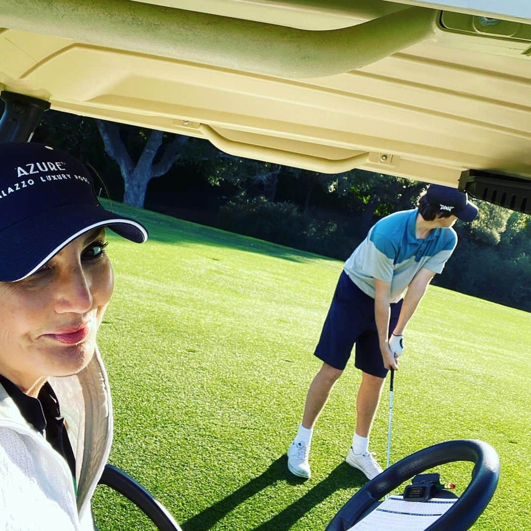 ヘザー・マクドナルドのインスタグラム：「Not crowded on the golf course today. #superbowl golfing with my sons instead.」