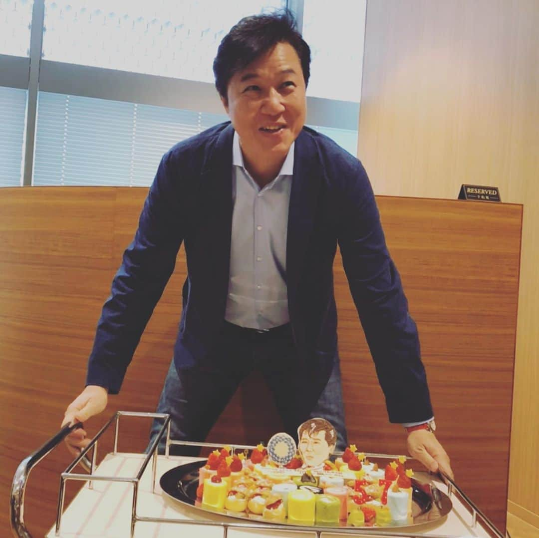 モモコさんのインスタグラム写真 - (モモコInstagram)「川合俊一さま、誕生日おめでとう㊗️ あさパラで、毎年恒例です‼️ピカソのケーキ食べました🍰 ・ #ハイヒールモモコ #👠 #👠🍑 #CHANEL #シャネラー #グルメ #あさパラ #川合俊一 くん #誕生日 #オーダーメイドケーキピカソ」2月3日 9時12分 - highheel_momoko