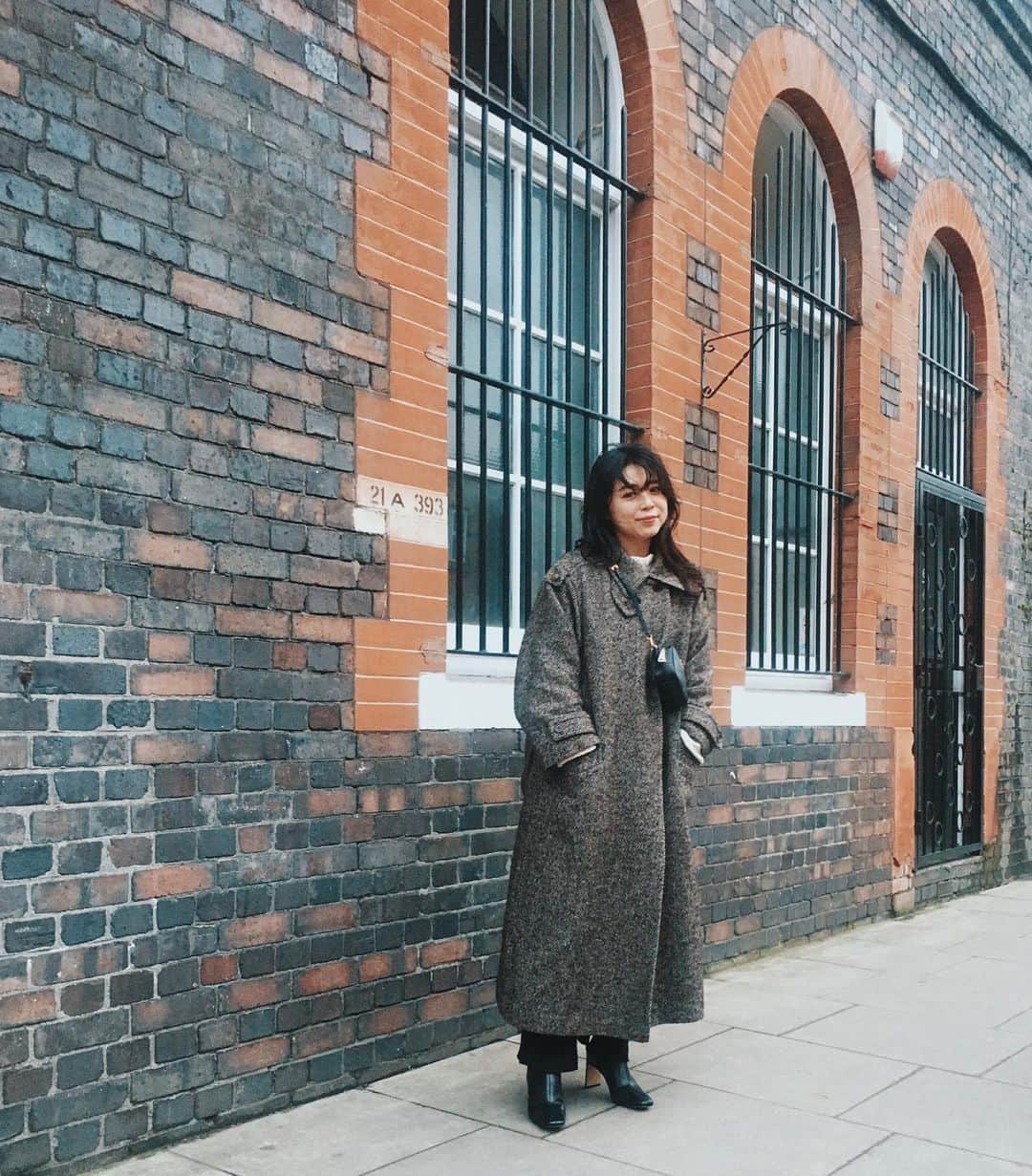 Yu-kiのインスタグラム：「ランチして映画を観に行った平和な日曜日💭ロンドンにいても日本にいても休日の過ごし方は何も変わらない😇 @rim.ark  のコートは通りすがりの人にも褒めてもらえる🤎#London#unitedkingdom」