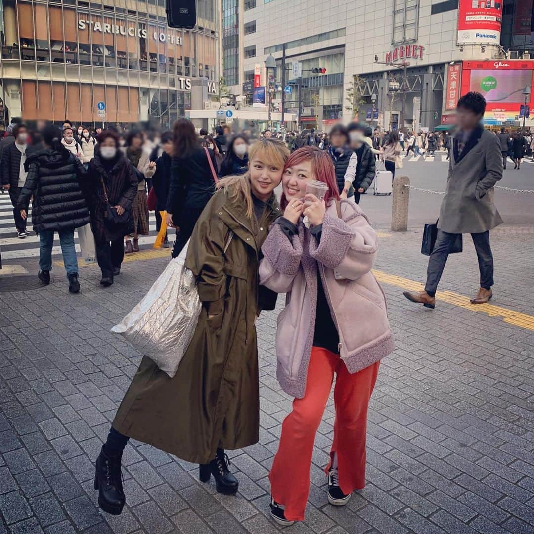 YU-Aさんのインスタグラム写真 - (YU-AInstagram)「#渋谷 #しぶや #SHIBUYA #shibuya #シブヤ #🐕 赤くなってまた可愛くなった @akiyacloudy と💋」2月3日 14時55分 - yua_official