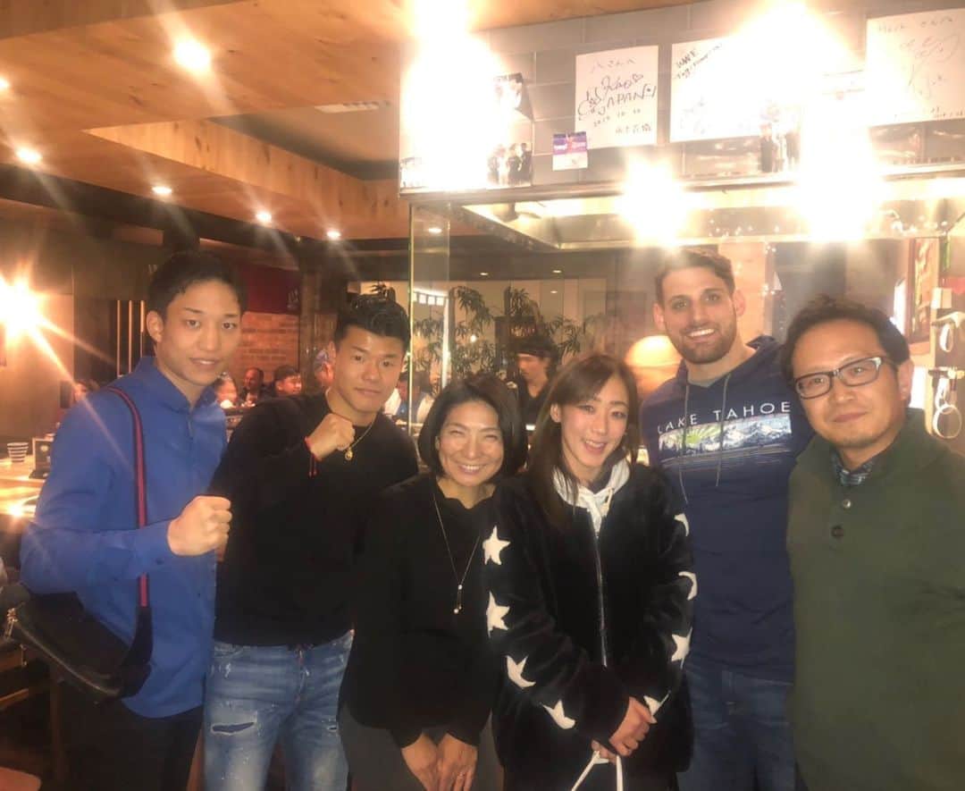 のインスタグラム：「昨日はベガスのHachiで、フィギュアスケーターの村主章枝さんと食事をしました。 章枝さんはみんな知ってると思うけど、世界で有名なめちゃ凄い選手！ 同じアスリートとして、共通点があったりして、話していて面白いし、勉強になる！ 色んな話ができて良い時間を過ごしました^_^ ありがとうございました👍」