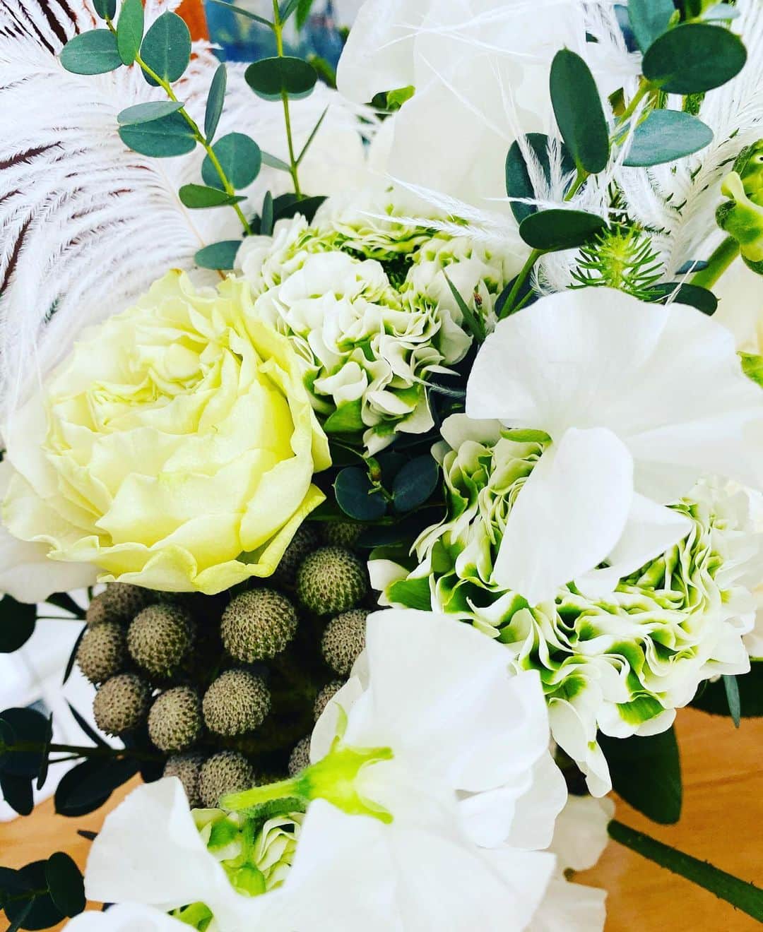 中村祥子さんのインスタグラム写真 - (中村祥子Instagram)「家が花屋さんのよう☺️💕 華やかです✨ たくさんの素敵な花束💐 どれもそれぞれの魅力があり美しい😊 ありがとうございます✨ #beautyful #flowers #wonderful #present #thankyou」2月3日 9時47分 - shoko_officialpage