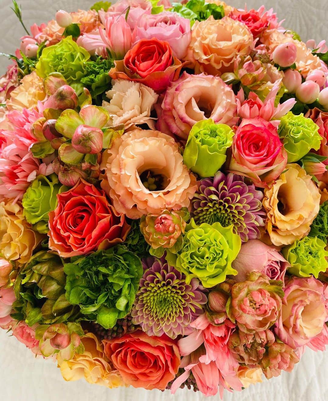 中村祥子さんのインスタグラム写真 - (中村祥子Instagram)「家が花屋さんのよう☺️💕 華やかです✨ たくさんの素敵な花束💐 どれもそれぞれの魅力があり美しい😊 ありがとうございます✨ #beautyful #flowers #wonderful #present #thankyou」2月3日 9時47分 - shoko_officialpage