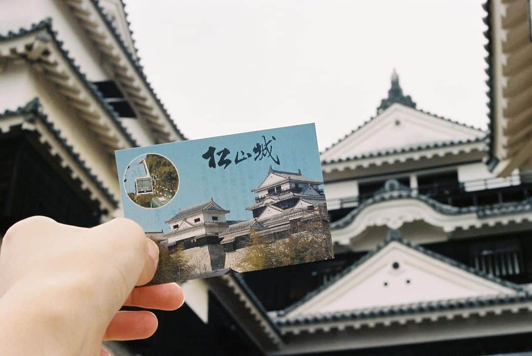 松田るかさんのインスタグラム写真 - (松田るかInstagram)「四国旅行の思い出をブログに書き綴っています。 良かったら見に来てね◎ あと写真も現像してきたからインスタにも色々投下します〜！ . #松山城 #nikonfm2 #fm2 #kodakportra #kodakportra400 #filmphotography #フィルム #フィルムカメラ」2月3日 9時56分 - imrukam