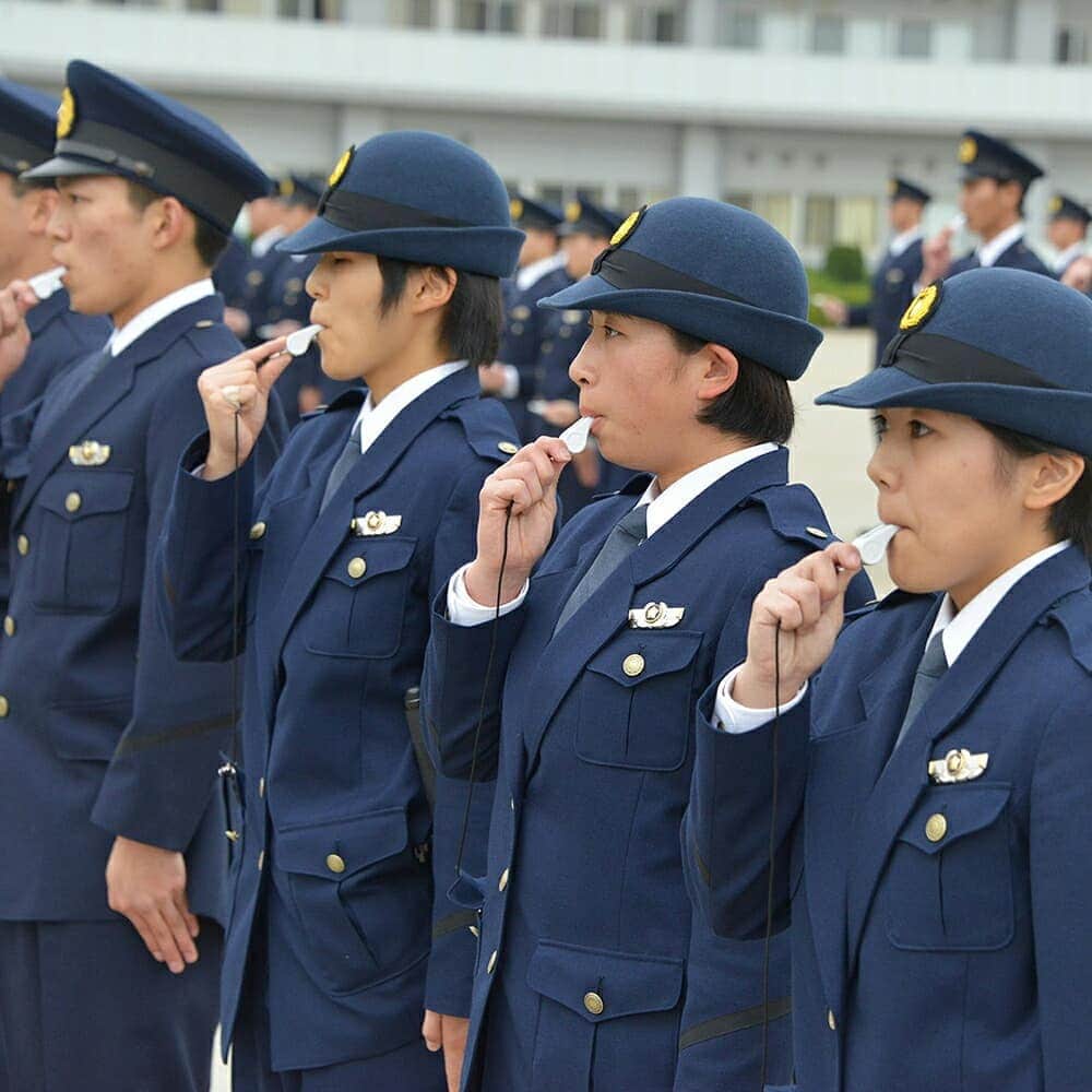 大阪府警察さんのインスタグラム写真 - (大阪府警察Instagram)「【警察学校卒業式】 令和2年1月23日(木)、大阪府警察学校におきまして、初任科第234期長期課程･第235期短期課程の卒業式を執り行いました。 卒業生たちは、思い出多き学び舎を巣立ち、府民のみなさんの安全と安心を守り抜くため、第一線へと羽ばたきました。  #大阪府警察公式 #府警 #警察学校 #初任科 #卒業式 #卒業生 #第234期長期課程 #第235期短期課程 #第一線 #教場」2月3日 9時59分 - fukei_koho