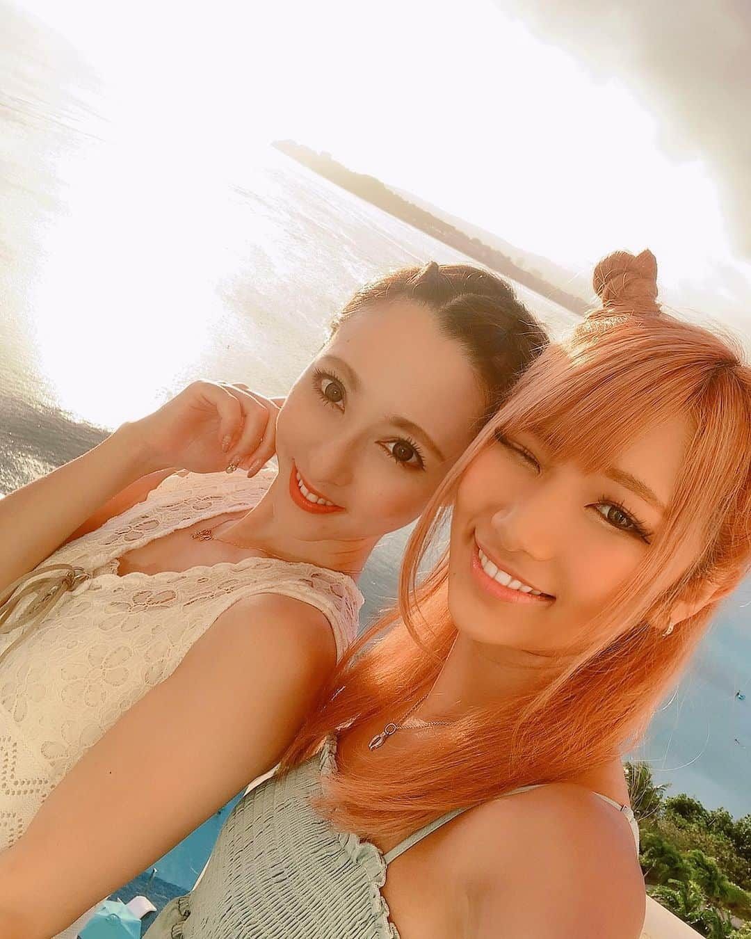 高橋由真さんのインスタグラム写真 - (高橋由真Instagram)「グアムpic🏝❤️ . ホテルから見える景色はとーーーっても綺麗でした♡ グアムに着いたのが夕方前でお化粧してベランダに出たらサンセットでした🌇❤️ . サンセットも綺麗だけど朝の晴れた日から見るリゾートな海の景色も最高に綺麗✨🏝 . 目で癒されるって素敵〜〜〜🤤💕💕 . . . . #海 #サンセット #グアム #guam #sea #🏝 #🌅」2月3日 9時59分 - yumachi1021