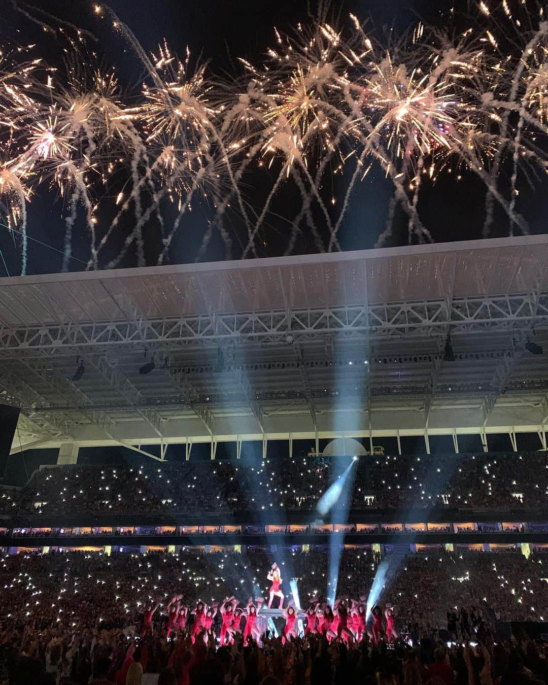 シャキーラさんのインスタグラム写真 - (シャキーラInstagram)「It’s happening! En vivo! ShakHQ #SuperBowl #HalftimeShow 📷 @christophersalmon」2月3日 10時12分 - shakira