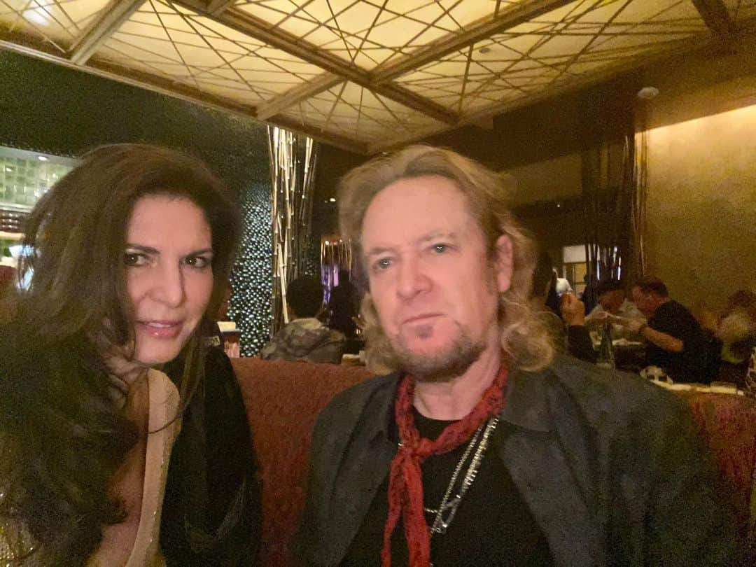 エイドリアン・スミスのインスタグラム：「#Vegas for @richie_kotzen #surprisebirthdayparty started the evening with some #sushi」