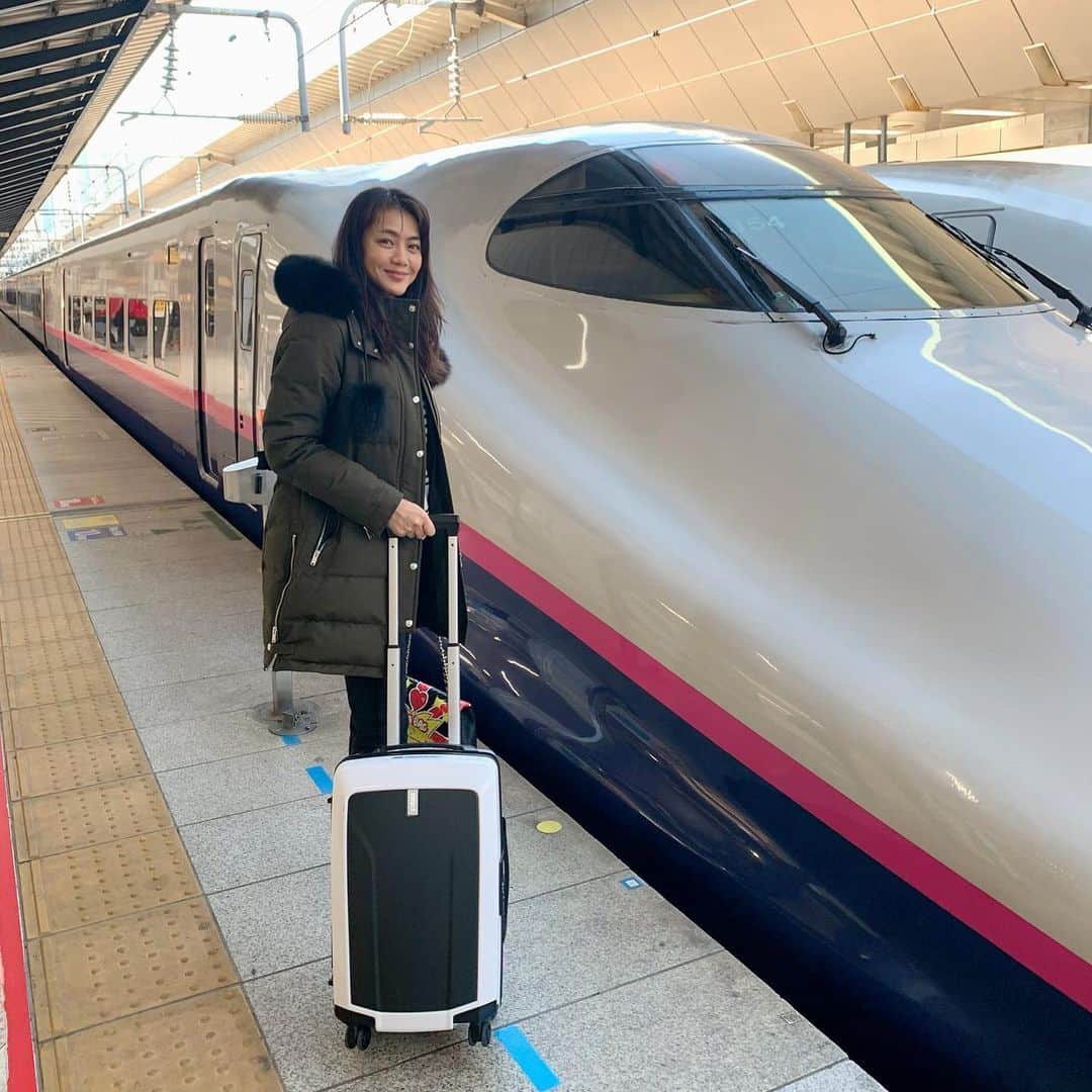 前田典子さんのインスタグラム写真 - (前田典子Instagram)「#旅スタイル　#新潟へ この キャリーバッグは @thule  #ダウンは @mooseknucklescanada」2月3日 10時38分 - maenorichang