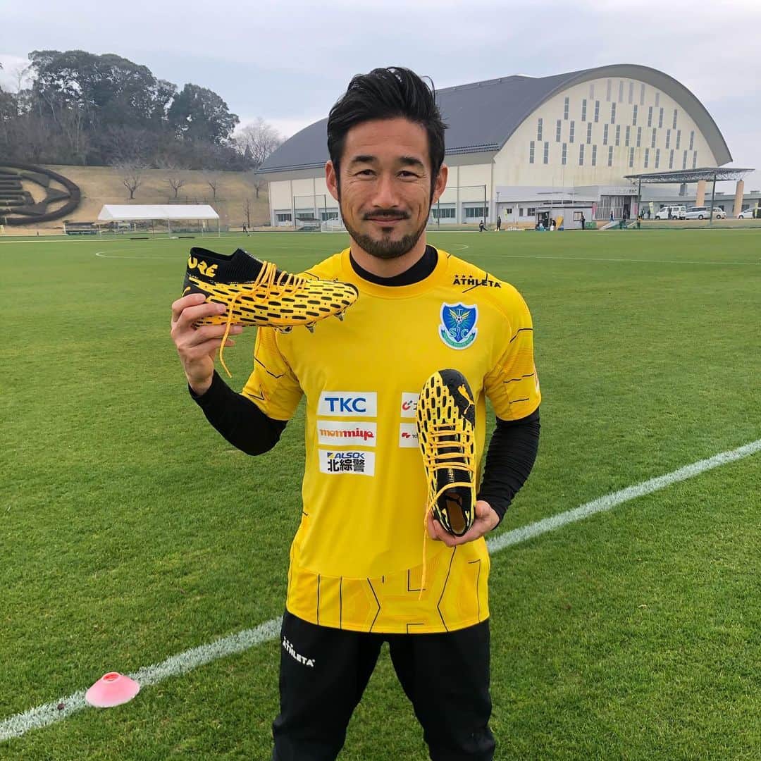 塩田仁史さんのインスタグラム写真 - (塩田仁史Instagram)「PUMAと歩んで来たプロサッカー人生！！ プロ17年目もPUMAと歩んでいきます😆  #おれのスパーク#Bethespark#PUMAFuture#PUMAOne#PUMAFOOTBALL#PUMA#破天荒@pumafootball_jp @pumajapan」2月3日 11時16分 - shiota_hitoshi