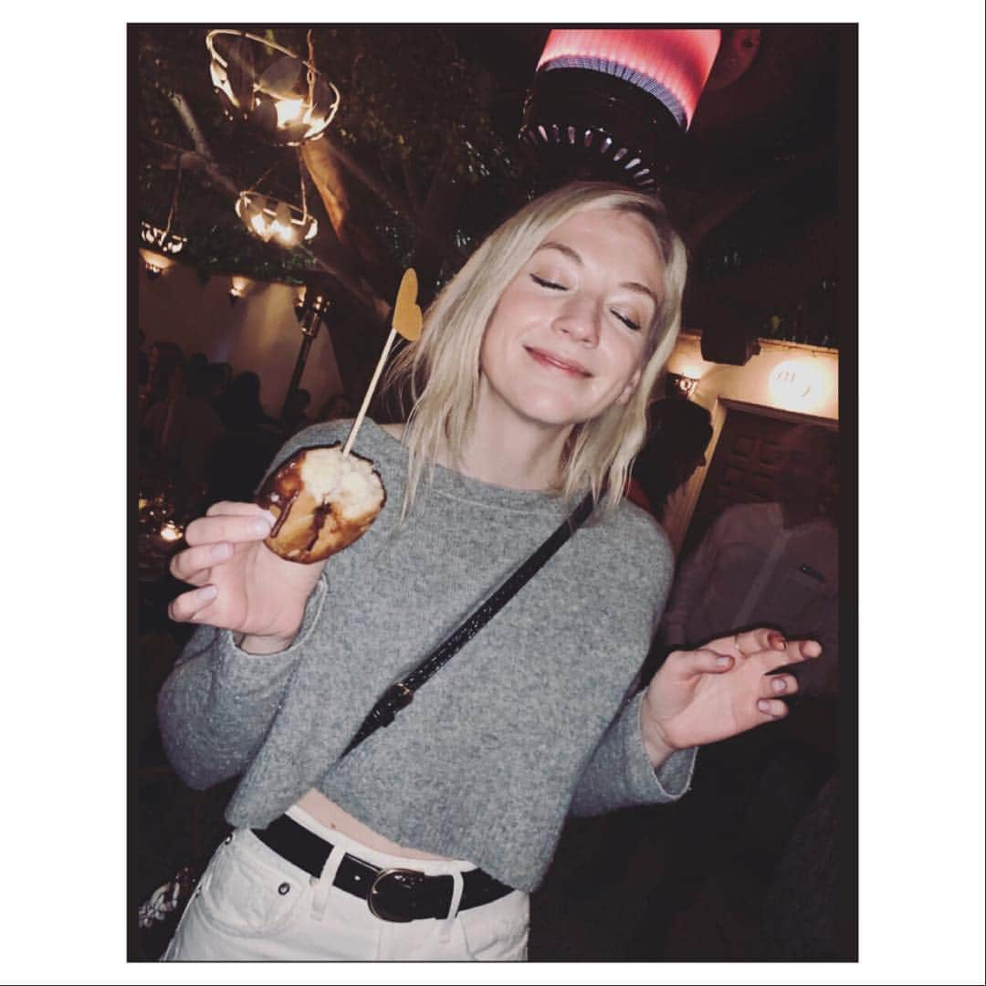 エミリー・キニーさんのインスタグラム写真 - (エミリー・キニーInstagram)「🙃」2月3日 11時28分 - emmykinney