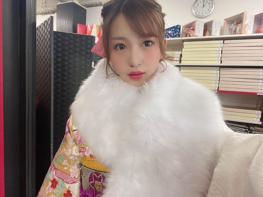 のインスタグラム：「. 1月も終わり2月になりました🌸 時間が経つのが早い、、 2月は短いから1日1日を大切に過ごそうと思います☘☺️ . 先日 @elena__clinic でライムライトしてもらったら肌がつやつやになってとっても調子が良い👼シミやソバカスが気になる子にもオススメです💘 . #gravureidol #gravure #japan #japaneseculture #japanesegirl #asiangirls #asianbeauty #バーレスク東京 #burlesquetokyo #roppongi #偶像 #グラビア　#elenaclinic #エレナクリニック #シミ治療 #美肌 #ツヤ肌 #ライムライト #美容皮膚科 #最新美容 #美容クリニック #新宿」