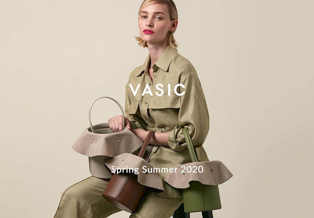 のインスタグラム：「Spring Summer 2020 Collectionより新作のEdenが‪2月12日（水）‬より登場致します。 - 【4色展開】 -Ivory -Black -Espresso -Moss  #vasic #ss20 #eden #ivory #black #espresso #moss #newitems #2waybag #vasicnews」